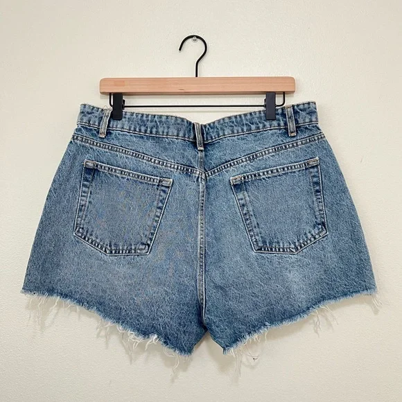 Zara distressed button fly high waisted shorts - Picture 3 of 3